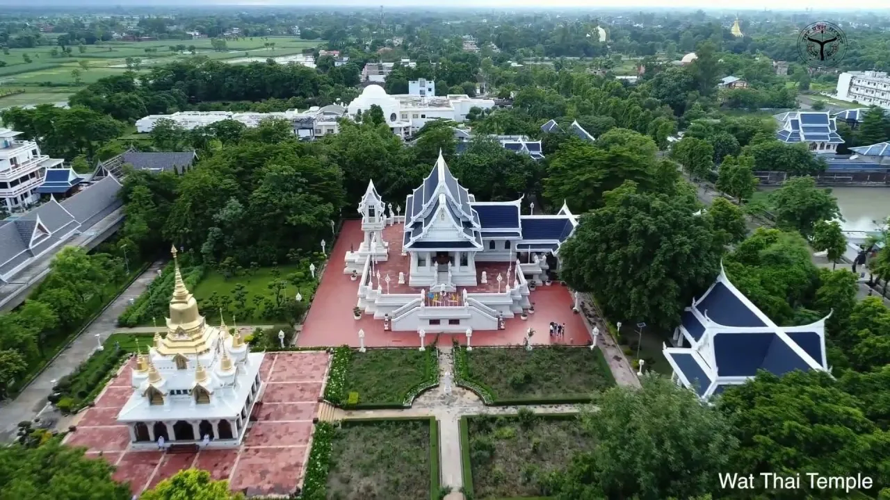 वाट थाई मंदिर के बगीचे